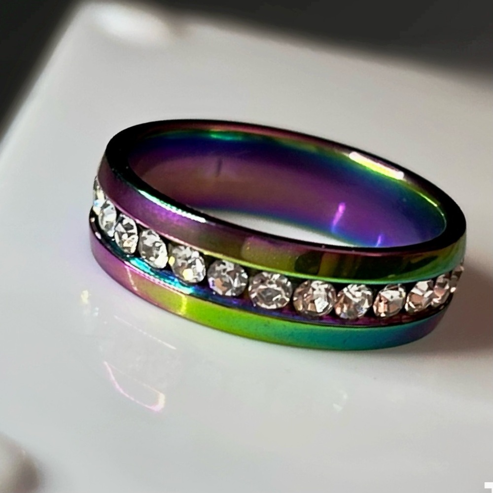 NWT Iridescent Crystal Women's Ring